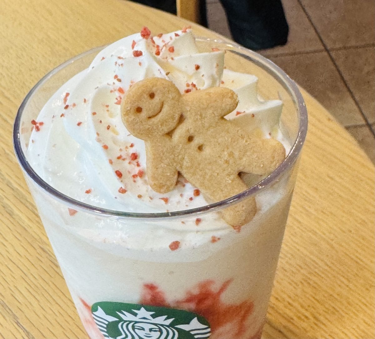 『ストロベリー & ジョイフルメドレー ティー フラペチーノ』