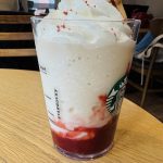 『ストロベリー & ジョイフルメドレー ティー フラペチーノ』