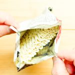 「サッポロ一番 塩らーめん」はアレンジレシピが無限大に開発できちゃいそうな、主張が強くないコンソメベースのような感じ