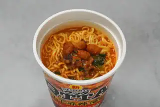 「このカップ麺、マジでうまかった」最新トレンドのアジアン旨辛、ジャンク系チキラー…ほか【カップ麺の人気記事ランキングベスト3】(2025年10月版)
