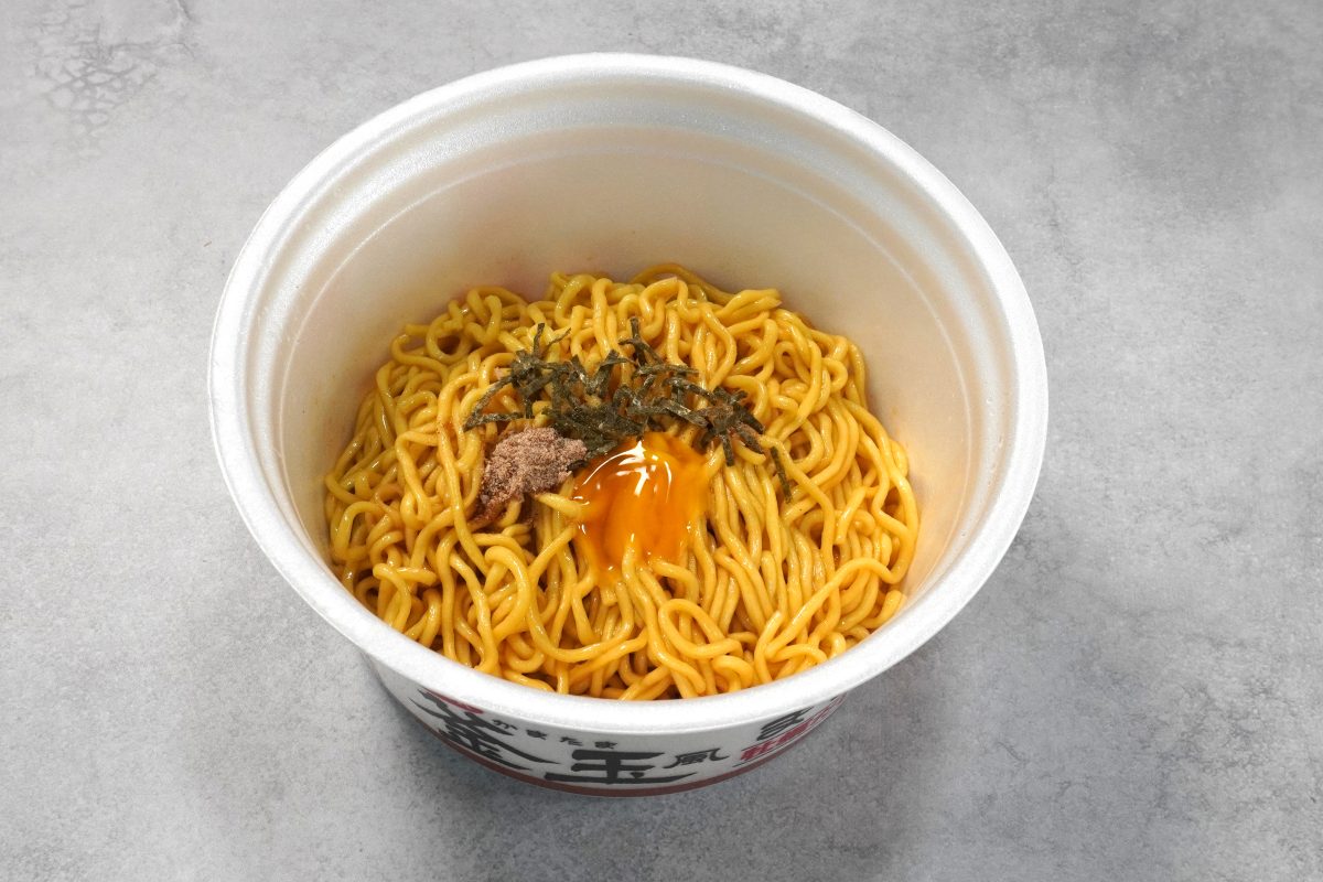 エースコック
釜玉風まぜそば　牡蠣だし醤油たれ
