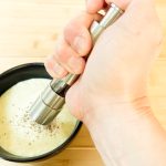 寒い日には、たっぷりの黒コショウでパンチを効かせます