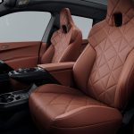 まるで上質なラウンジのような居心地の良い空間を生み出しているインテリア