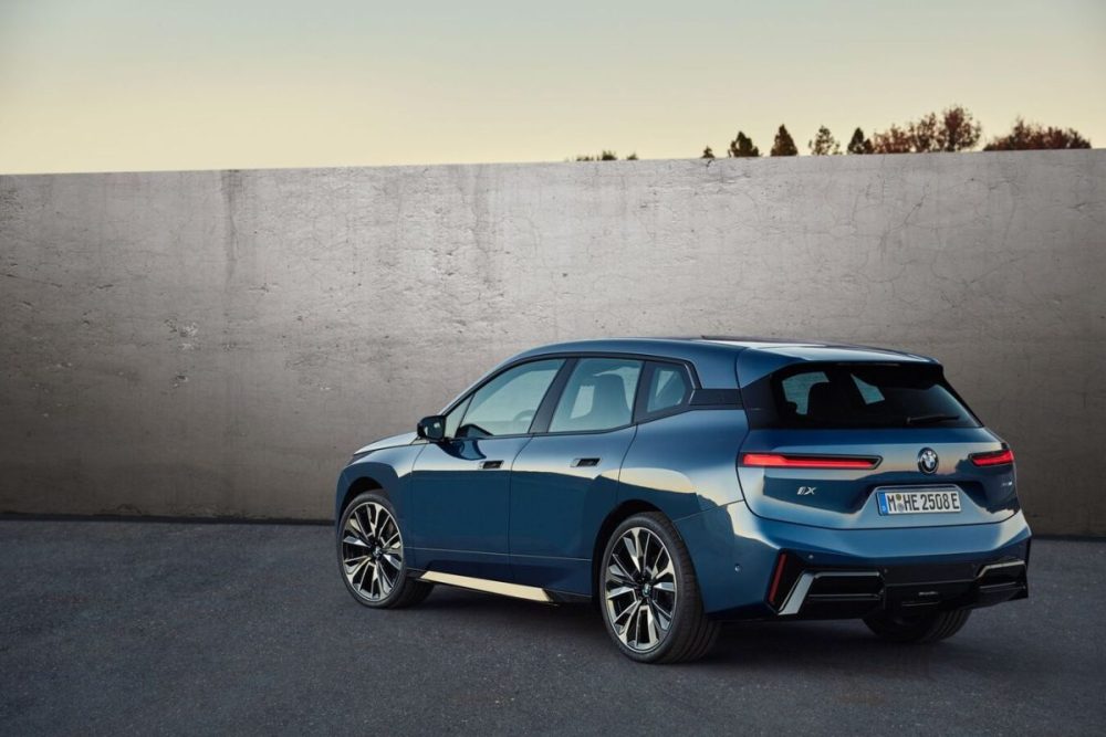 「OK, BMW」と話し掛けることで、車両の操作、目的地の設定等が可能