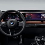 BMW iXの未来的なキャビン・デザインは新たなスポーティな要素を加えている