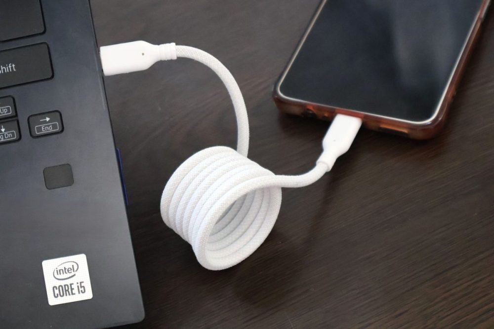 充電中もコンパクトで見栄えが良い