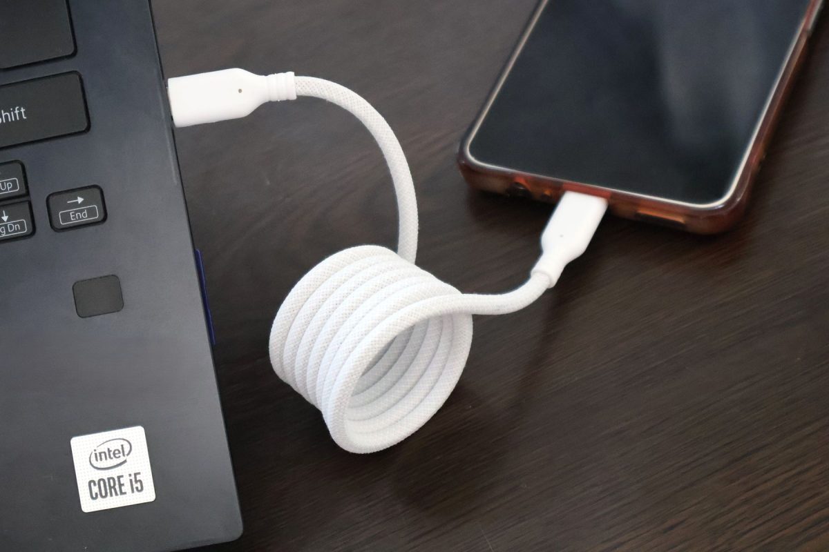 充電中もコンパクトで見栄えが良い