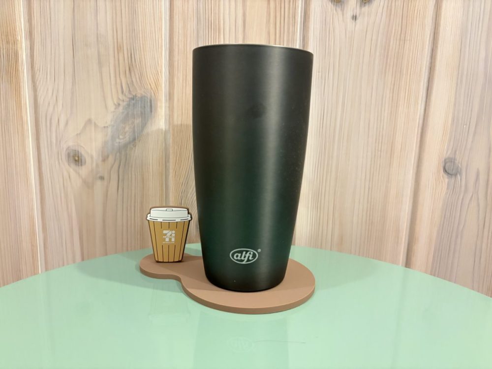 本物のセブンカフェのカップも並べてみたくなる……！