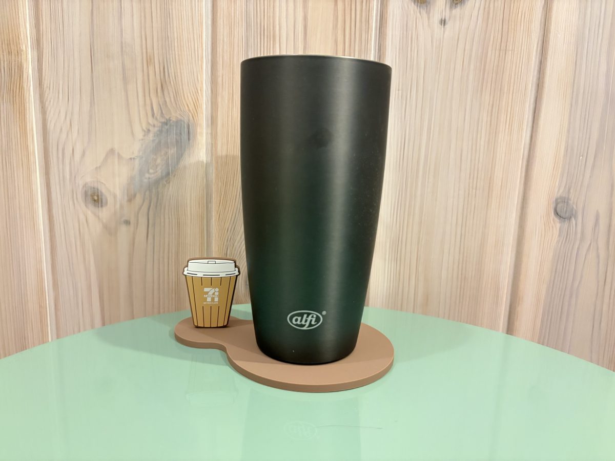 本物のセブンカフェのカップも並べてみたくなる……！