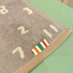 7と11が隣り合っているところ、そしてセブン-イレブンを彷彿とさせるカラーリングのタグが高ポイント!