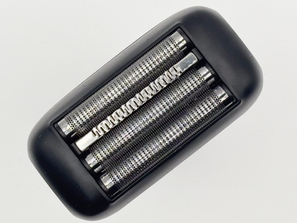 いま電動シェーバーは4枚刃、5枚刃が主流で、4枚刃製品は1万円以上、5枚刃なら2万円オーバーというのが現状