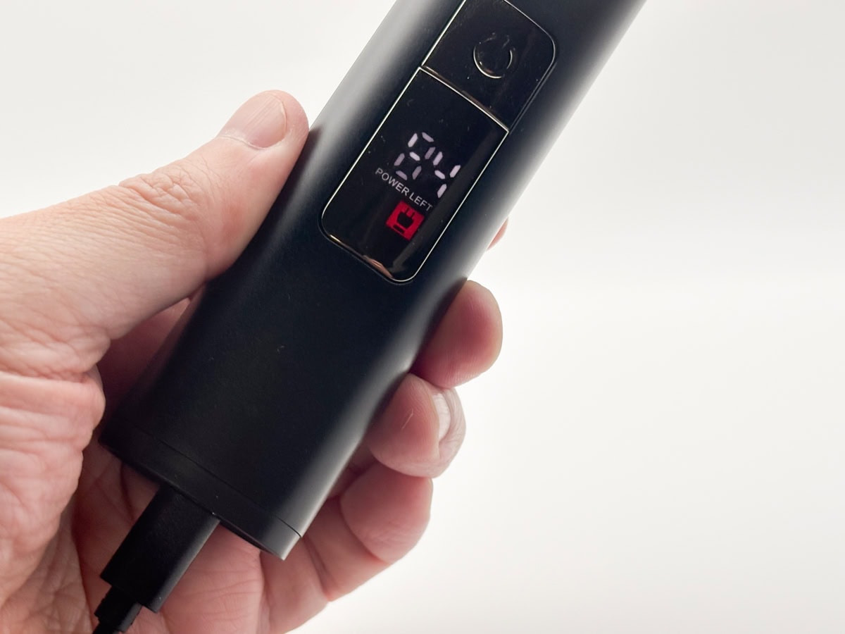 充電ポートはUSB Type-Cなので、PCやモバイル電源からも充電が可能