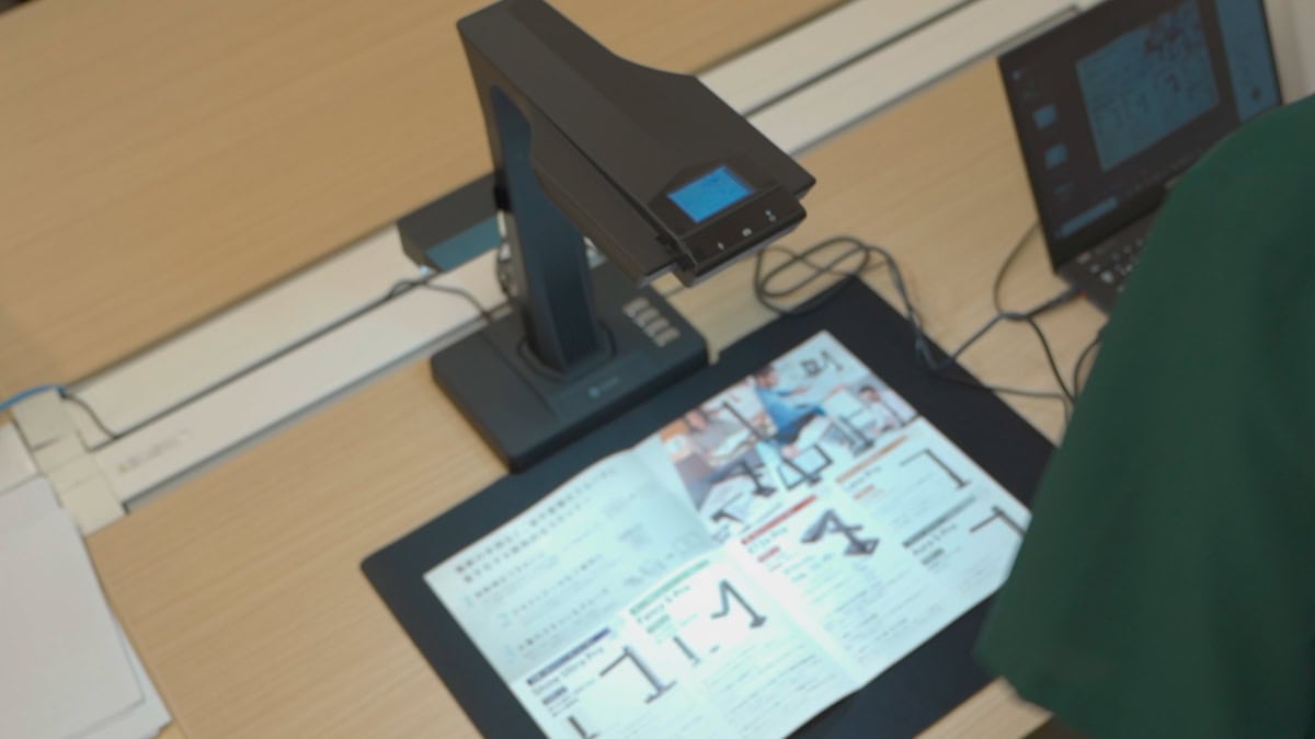 3800万画素・410dpiの超高画質で資料の細かい文字や、小さな写真の質感までしっかり写し出す