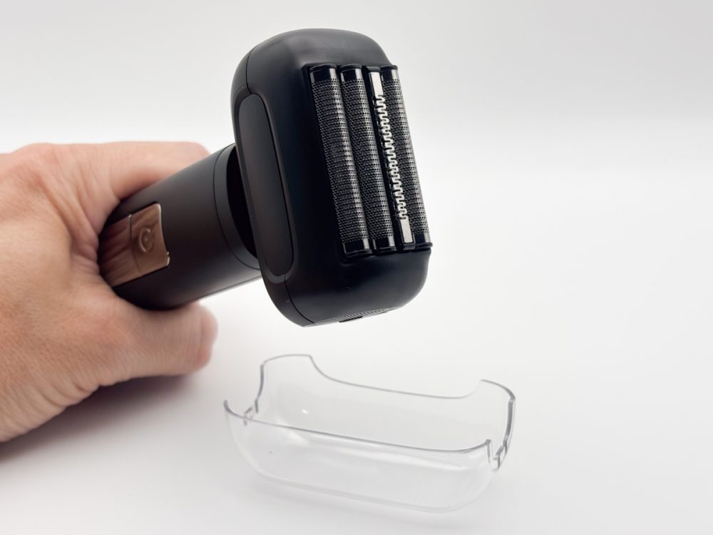 超薄型ステンレス製4連密着ブレード＆使うたびに内刃が外刃で磨かれる自動研磨システム搭載