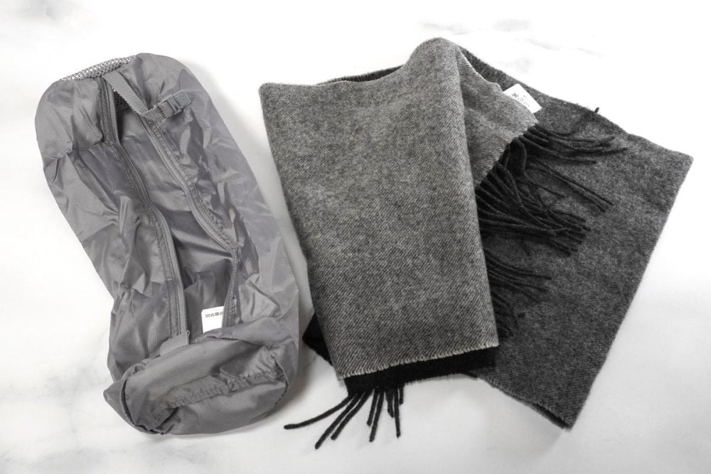 この筒状のフォルムにちょうどいいものが入るのではと考えた末にたどりついたのがマフラー