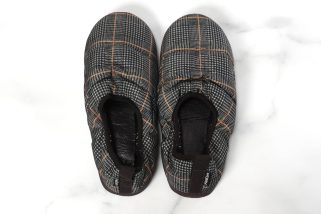 【ワークマンの凄すぎるルームシューズ】まさに履く断熱材!? 1280円でこの暖かさは反則!神コスパな一足を徹底検証