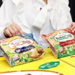 50周年記念限定の「きのこの山発酵バター&キャラメル」と「たけのこの里キャラメル&発酵バター」。味の構成が違うのが面白い。