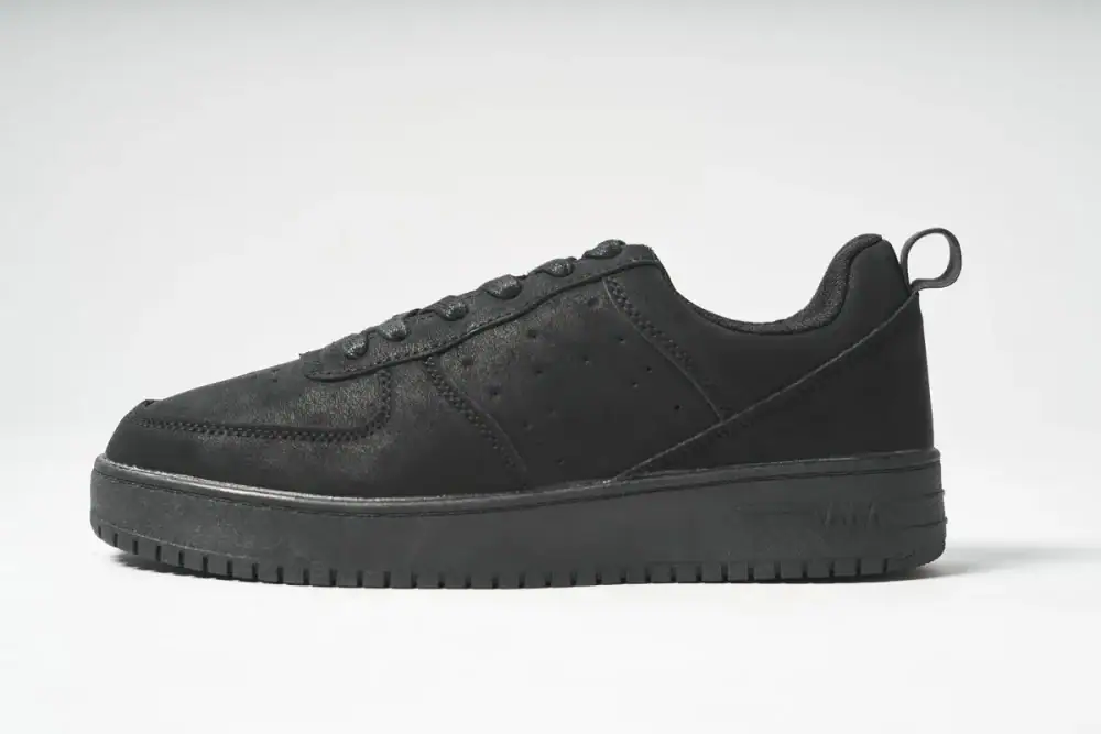 第1位　【ワークマンの究極すぎるスニーカー】￥1900はコスパ最高！通勤も快適な「ふかふかインソールの大人顔」をスタイリストが徹底解説