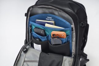【無敵の出張バッグ誕生】アッソブなら仕事も観光も1つで完結!「ブレジャー時代」の理想形リュックを徹底解説