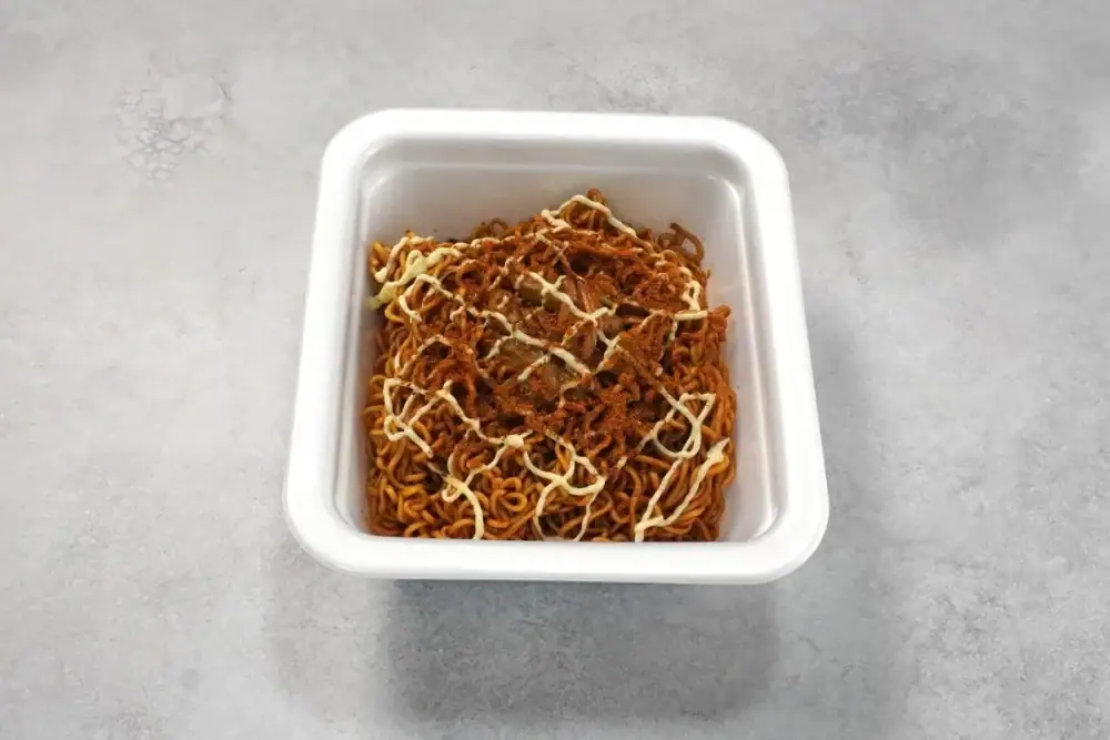 第1位　「このカップ焼きそば、ガチでうますぎる」10月に食べてよかった注目作ベスト3【1位は30種のスパイスが麺にからみつくド迫力】