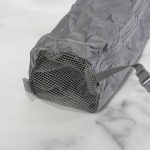 片面はメッシュになっていて空気が抜きやすく、よりスリムにできる構造をしています