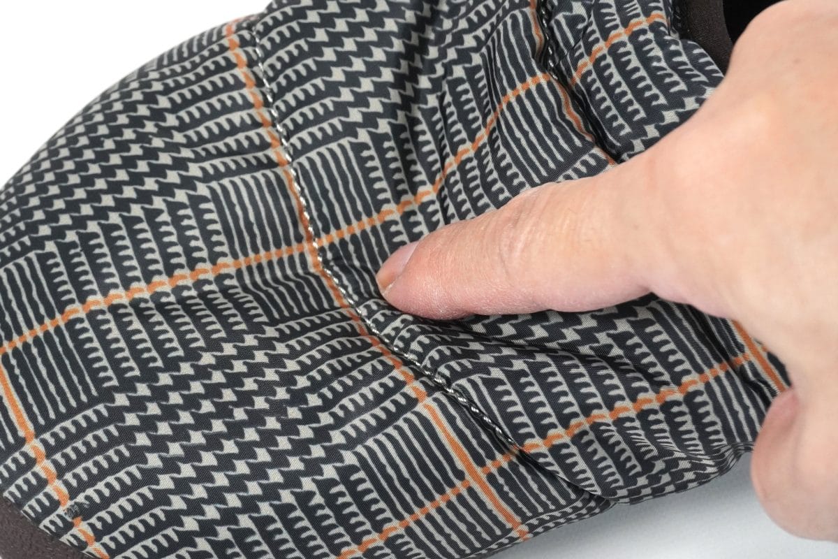 特に足の甲部分は中綿が多めに詰まっている印象