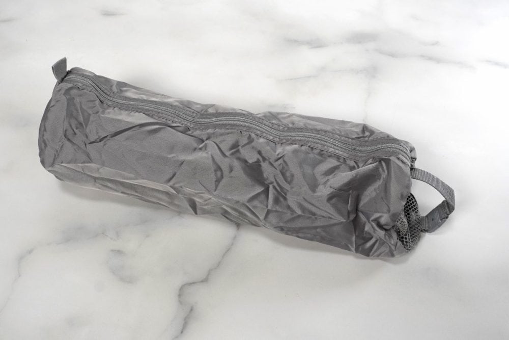 「ポリエステルたためる仕分けケース・筒形」はバッグの隙間に入るフォルムとサイズ感だけに、持ち物が多い人ほどバッグのスペースが有効活用できて嬉しいはず