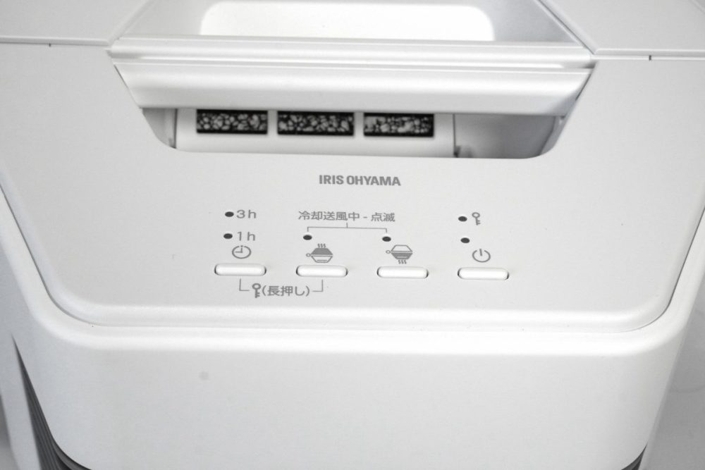 アイリスオーヤマ
セラミックファンヒーター ツインセラ　ACH-MN12A
