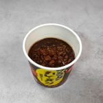 日清ブラックカレーメシ 濃厚ビーフ／ビーフのコクが強めで、とにかく味が濃いです
