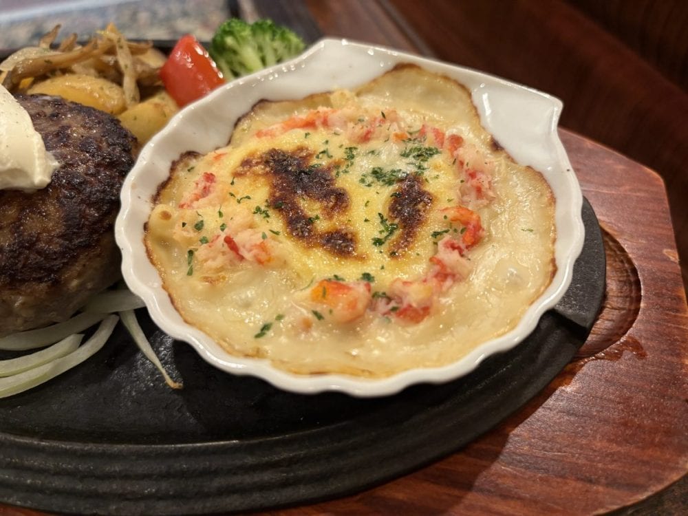 寒い冬に嬉しいアツアツのグラタンには、国産紅ずわい蟹をたっぷりと