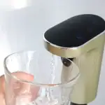 第1位 【ドンキで家呑み革命】これぞ年末年始の必須品!“お酒ボトルに差し込むだけ”の自動ドリンクサーバーが便利すぎる