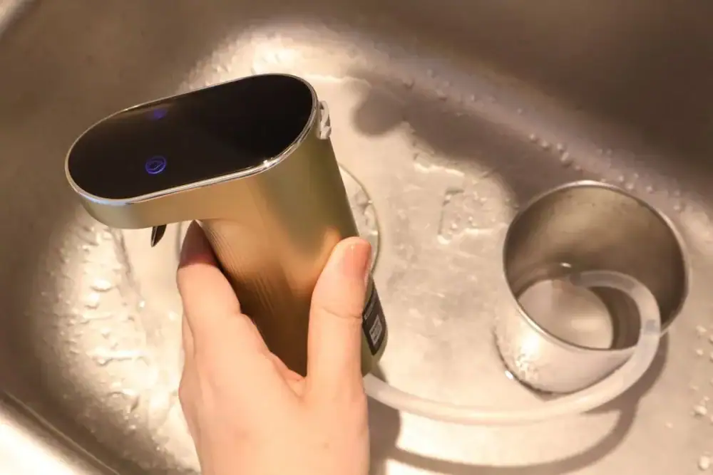 第1位　【ドンキで家呑み革命】これぞ年末年始の必須品！“お酒ボトルに差し込むだけ”の自動ドリンクサーバーが便利すぎる