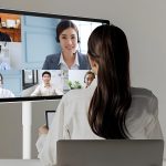 カメラ搭載だからオンライン会議も即対応