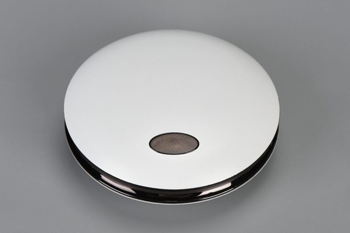 【そのニオイ、まだ我慢してる?】手のひらサイズで下駄箱も冷蔵庫も無臭に!?フィルター不要の“置くだけ脱臭機”の実力が凄まじかった