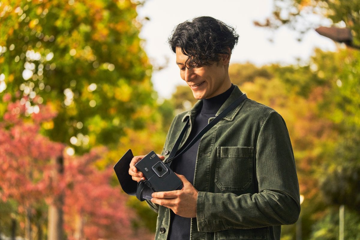 持ち運びに便利な専用ケースも展開