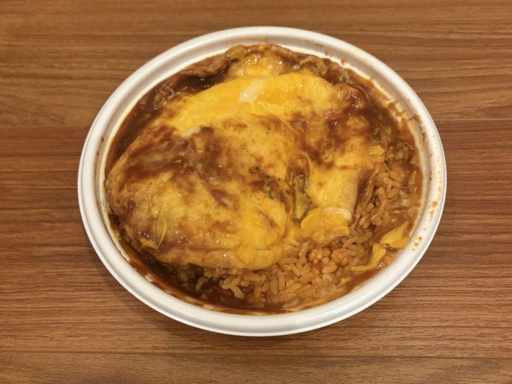 濃厚デミソースとふわっとたまごのとろとろオムライス