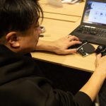 エルゴノミクス設計が手首や肩への負担を軽減し、没頭するほど心地よく、長時間のデスクワークでも快適にさせる