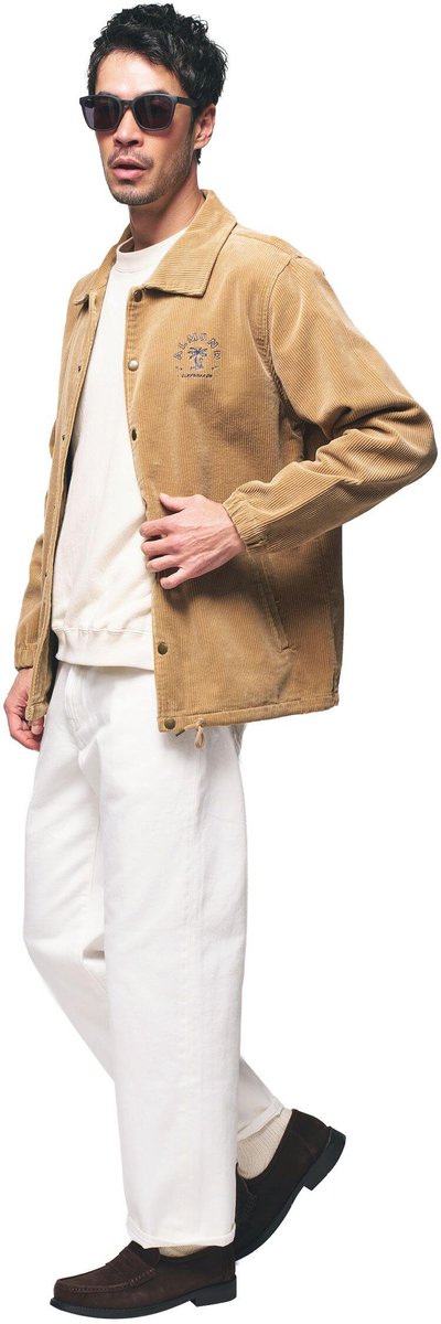 ワイドシルエットからベーシックなモデルまで、とにかくラインナップが豊富