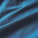 内外とも機能性に優れた生地を採用