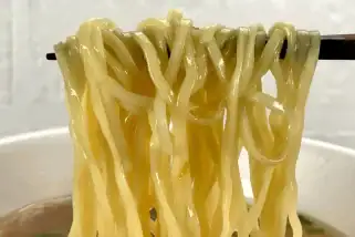 「ヤバうまかった」3万食食べたマニアが選ぶ“カップ麺大賞”、もちもち麺×濃厚海鮮スープの太麺系…ほか【カップ麺の人気記事ランキングベスト3】(2025年12月版)