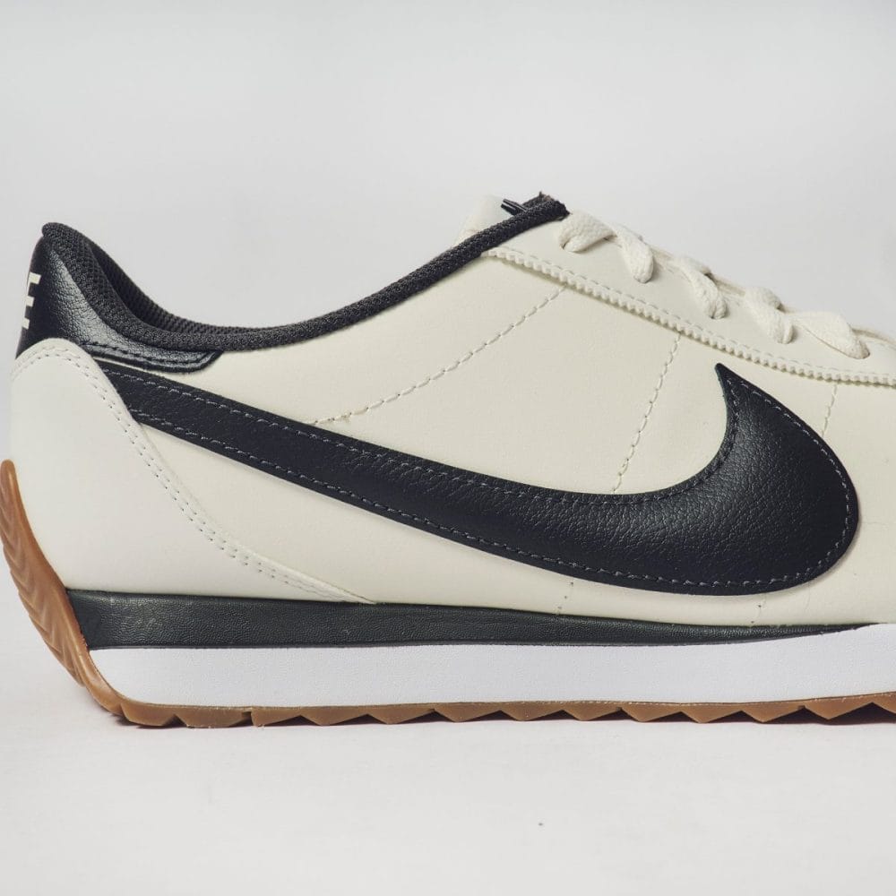 レザー製ロゴがかっこいい！