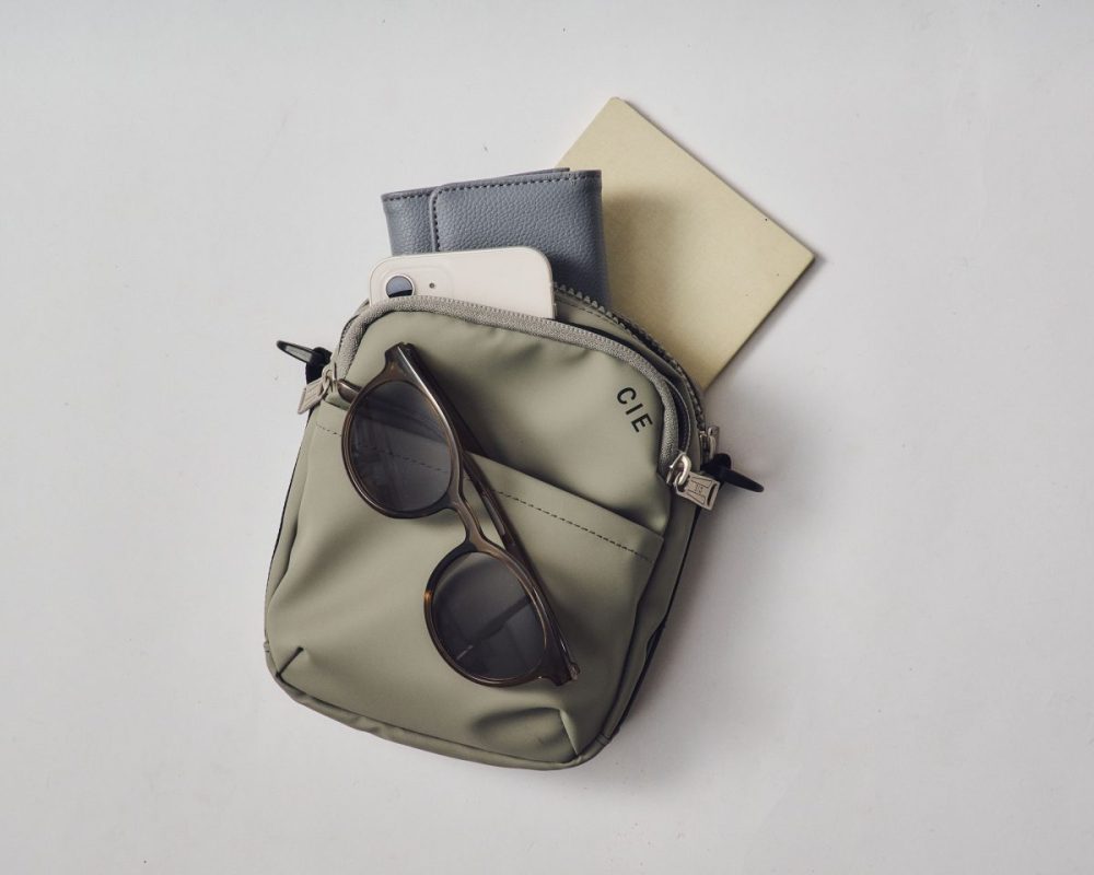 ストラップを外してポーチに