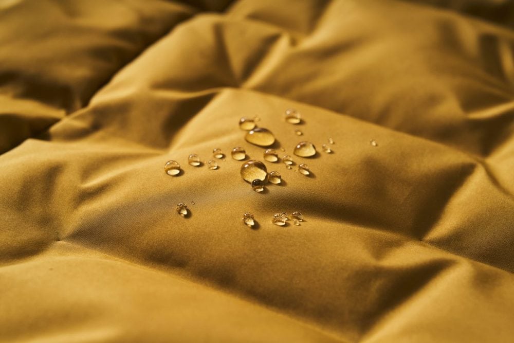 小雨程度の水をはじく