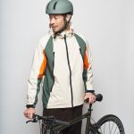 衣服内のムレを放出する！