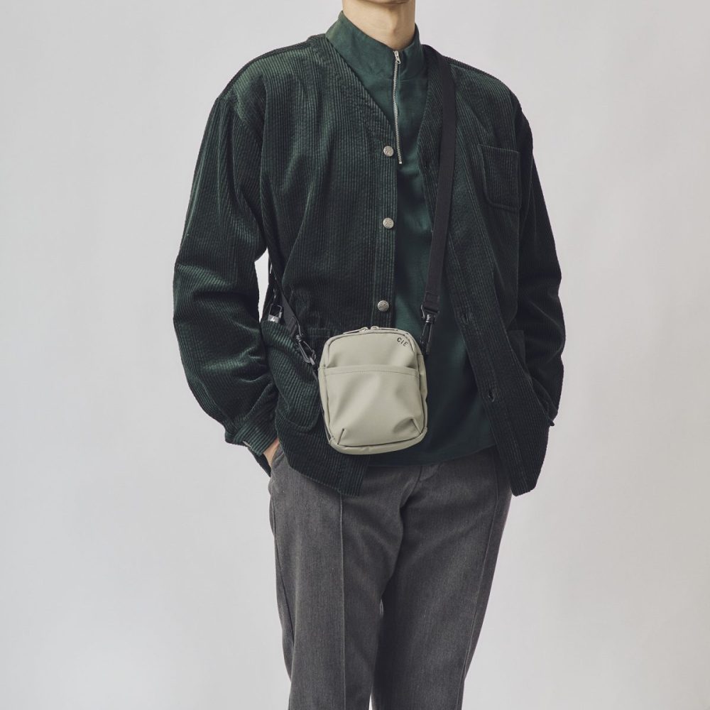 ベーシックデザインだからどんなスタイルにも合う！