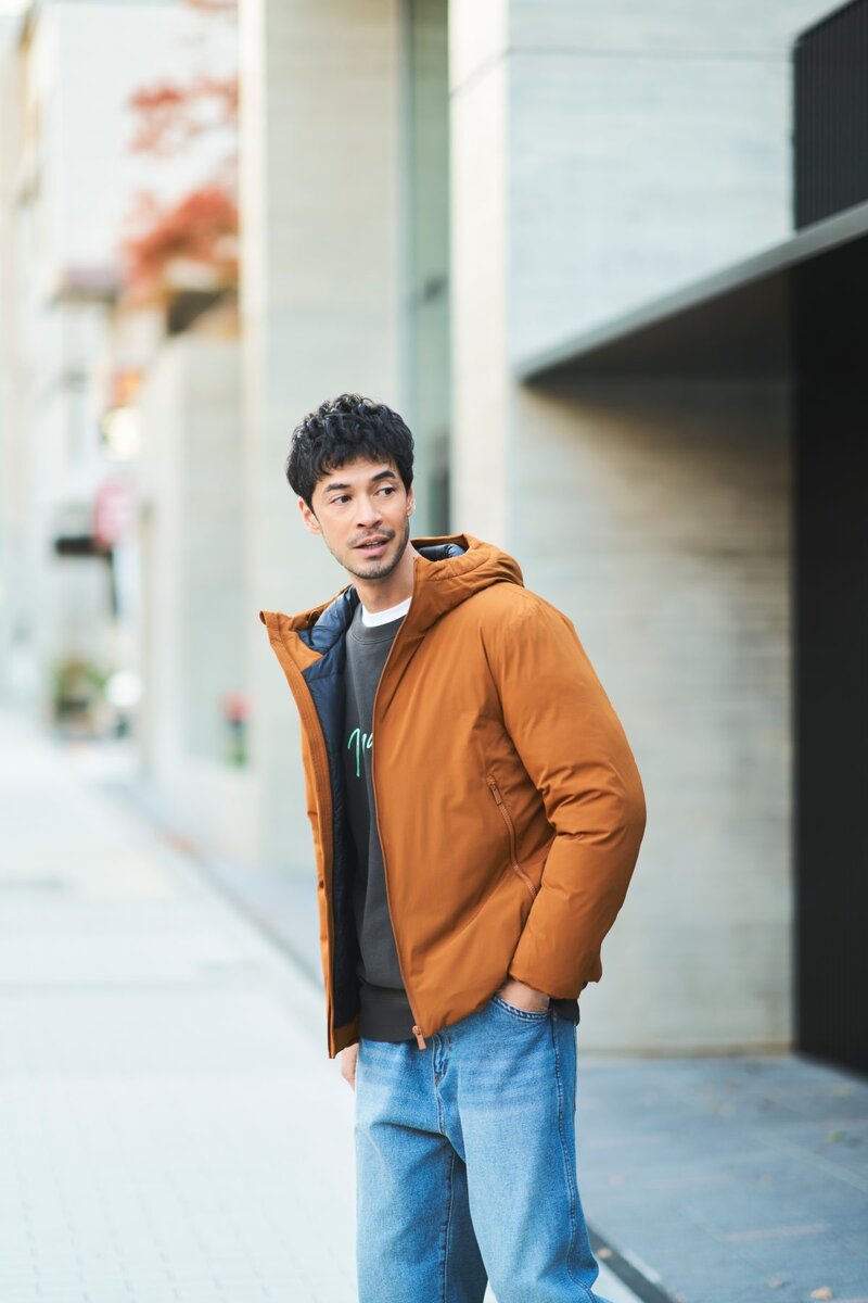 ワークマン　GIGA PUFF フュージョンダウンフーディ