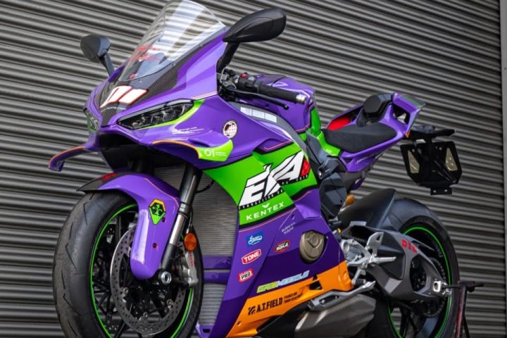 【公道走行OK】エヴァ初号機仕様の「パニガーレV4」に乗れる!レンタル819の“神企画”が始動