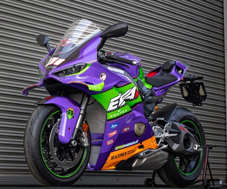 レンタル可能な特別車両「エヴァRT初号機パニガーレV4」