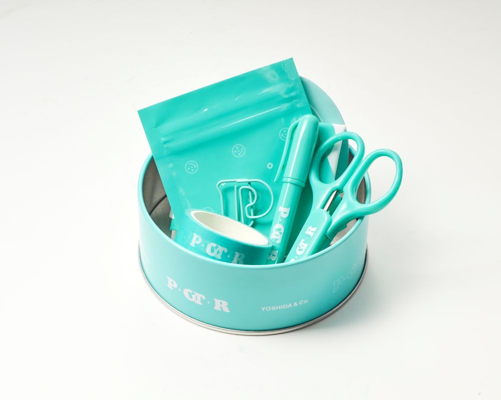 smart５月号 〈POTR〉の缶ケース入りミニ文具8点セット 缶のサイズ：直径約9.9cm（缶の中に文具が全て収納されています）