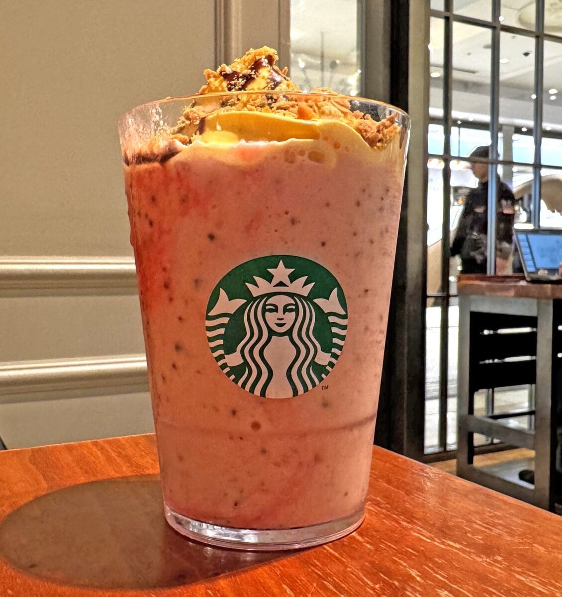 スターバックスコーヒーの「ストロベリー シュークリーム フラペチーノ」